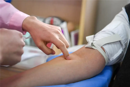 „Babio“ pristato greitą vidurių šiltinės IgG/IGM bandymo rinkinį, skirtą patikimai priežiūros taško diagnostikai